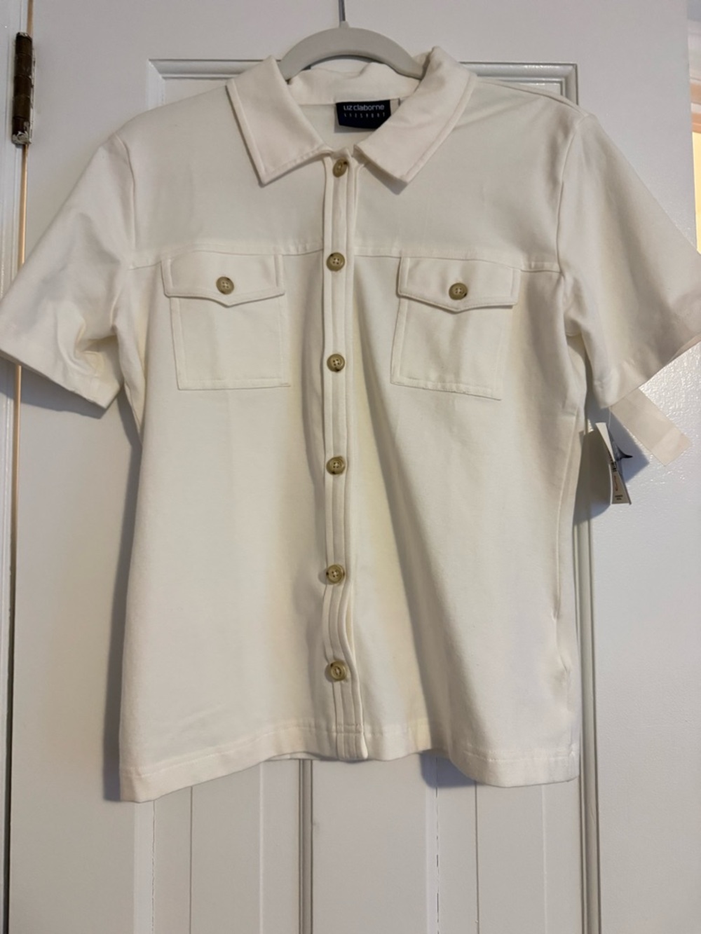 Liz Claiborne Cream Short Sleeve Button-Front Shirt with Pockets
